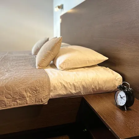 Ar Golden House Отель Кошице