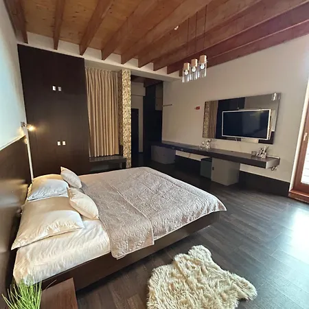 Ar Golden House 4* Košice