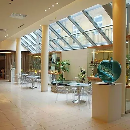Hotel Ar Golden House 4*